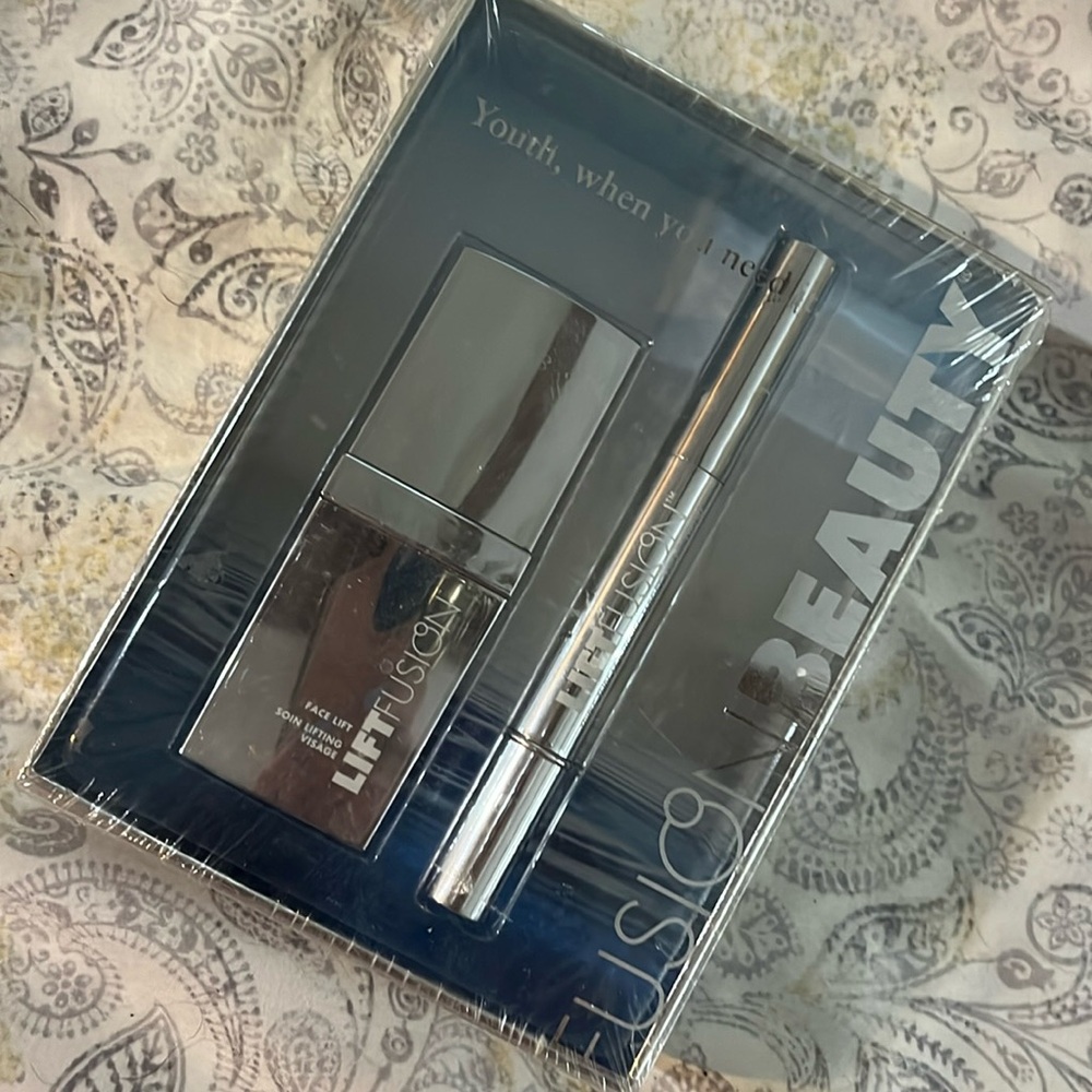 Unopened discontinued 2 pc. Boxed set sealed Fusion Beauty.